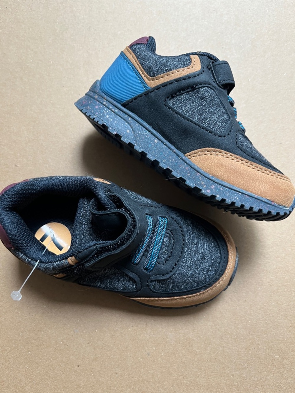 Cat & Jack Black and Brown Sneakers with Blue Accents size 7 (T)